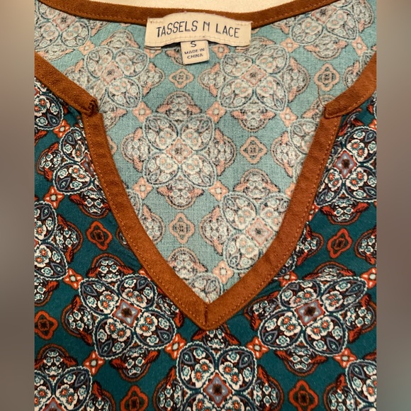 Womens Top - Picture 2 of 3